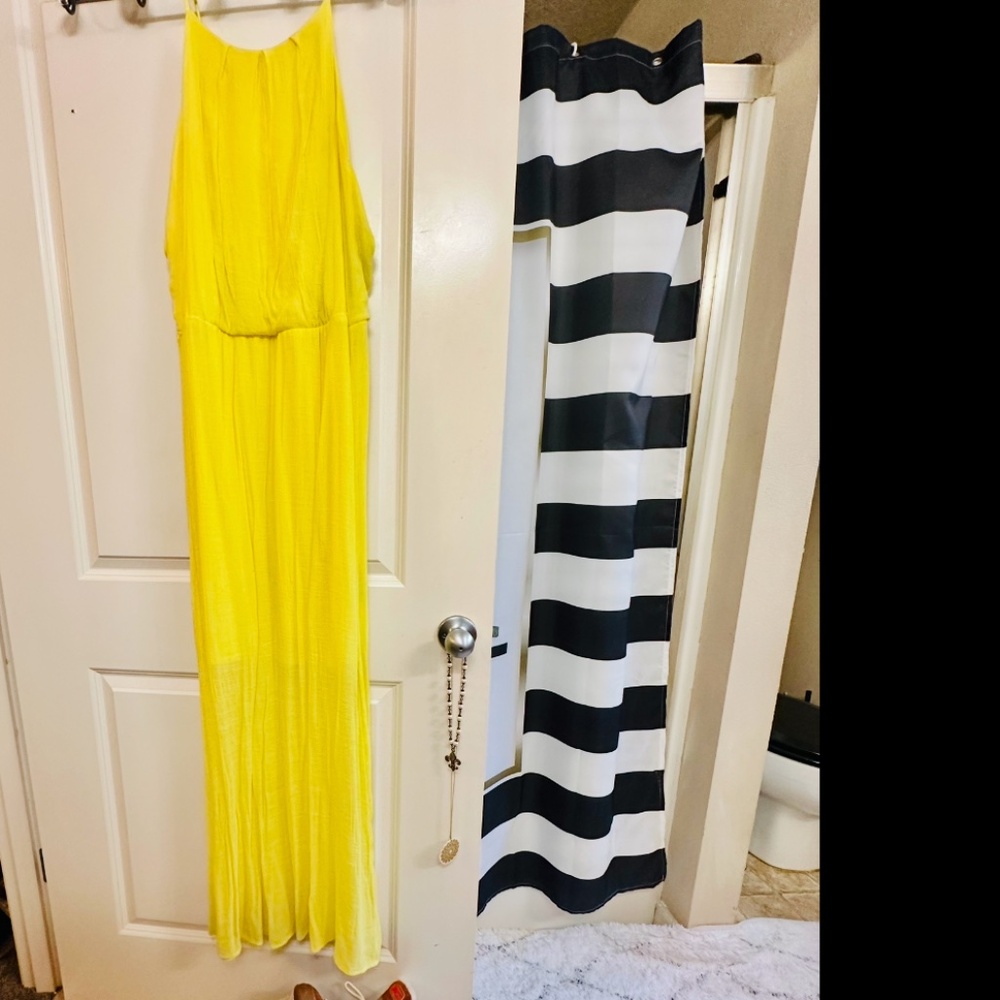 Sleeveless Yellow Maxi Dress with Elastic Waist